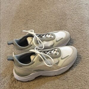 Puma Softfoam White and Gray Sneakers Size 8 - only worn twice